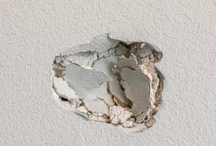 Handyman Services – Repairing Cracks and Holes in Drywall